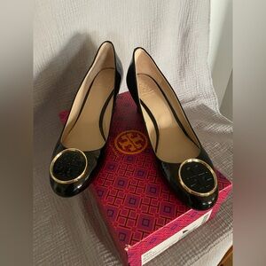 Tory Burch Black Patent Logo Medallion Pumps